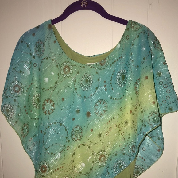 Beautiful and delicate blouse - Picture 2 of 3